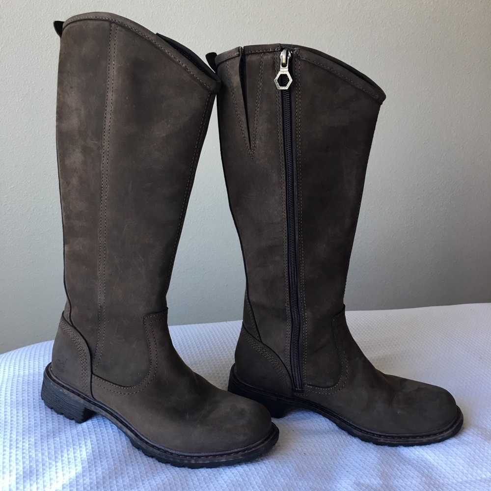 Timberlands olive waterproof leather sz. 6